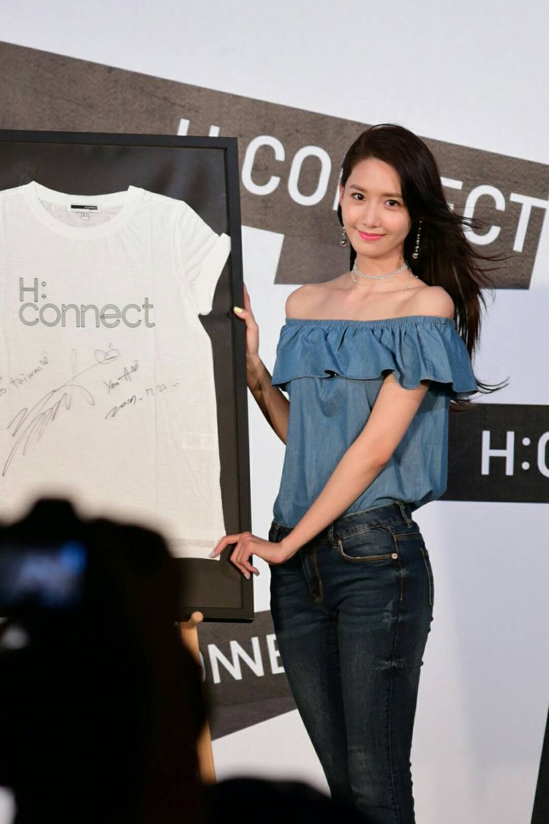 [PIC][22-07-2017]YoonA khởi hành đi Đài Loan để tham dự buổi Fanmeeting cho thương hiệu "H:CONNECT" vào hôm nay - Page 2 DFVsMJMUAAAvSdQ