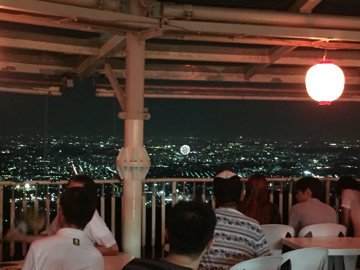 秋の高尾山ビアマウント 11月28日まで営業 八王子花火大会 ビアマウントからみえました 近郊の花火大会は天気次第ですが ビアマウントからみえます