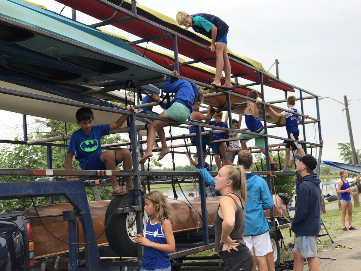 MissyCanoeClub's tweet photo. Unloading boats for @BalmyBeachCanoe Regatta at @GO_WIFC this morning #GoMissyGo #Mississauga #teampaddle #welland https://t.co/SU3BAdBNs5