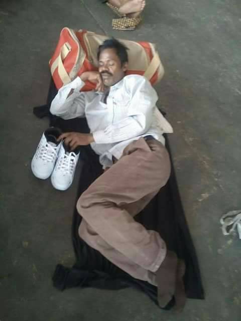 GauputraS's tweet photo. हिन्दुस्तान का व्यक्ति सोते समय अपने जूते नही छोड़ता है . और पाकिस्तान कहता है ' कश्मीर छोड़ दो .. ? https://t.co/bvrJpllDin