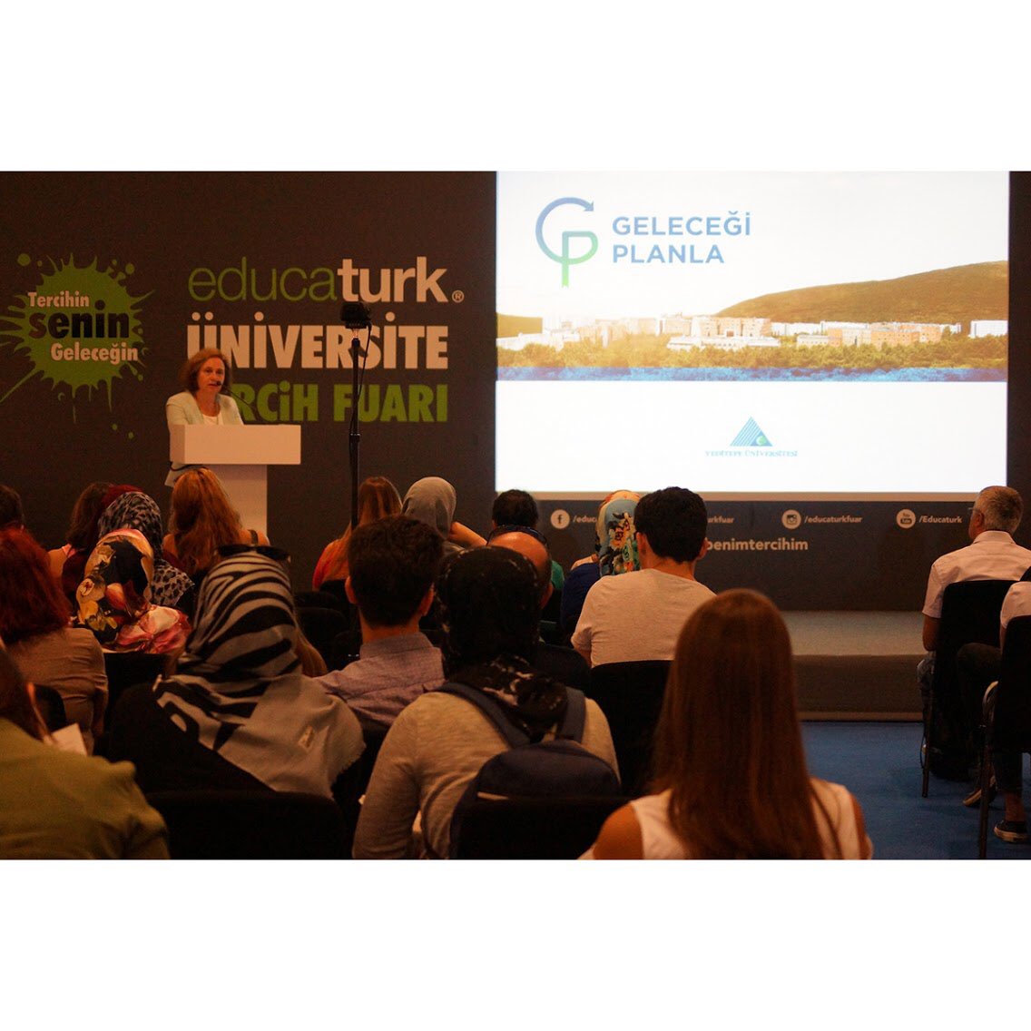 YeditepeUni's tweet photo. Rektörümüz, @educaturkfuar 'da ünv. adaylarıyla buluştu. Başarılı bir gelecek planlamak isteyen tüm adayları standımıza bekliyoruz. https://t.co/lx1HvdJhss