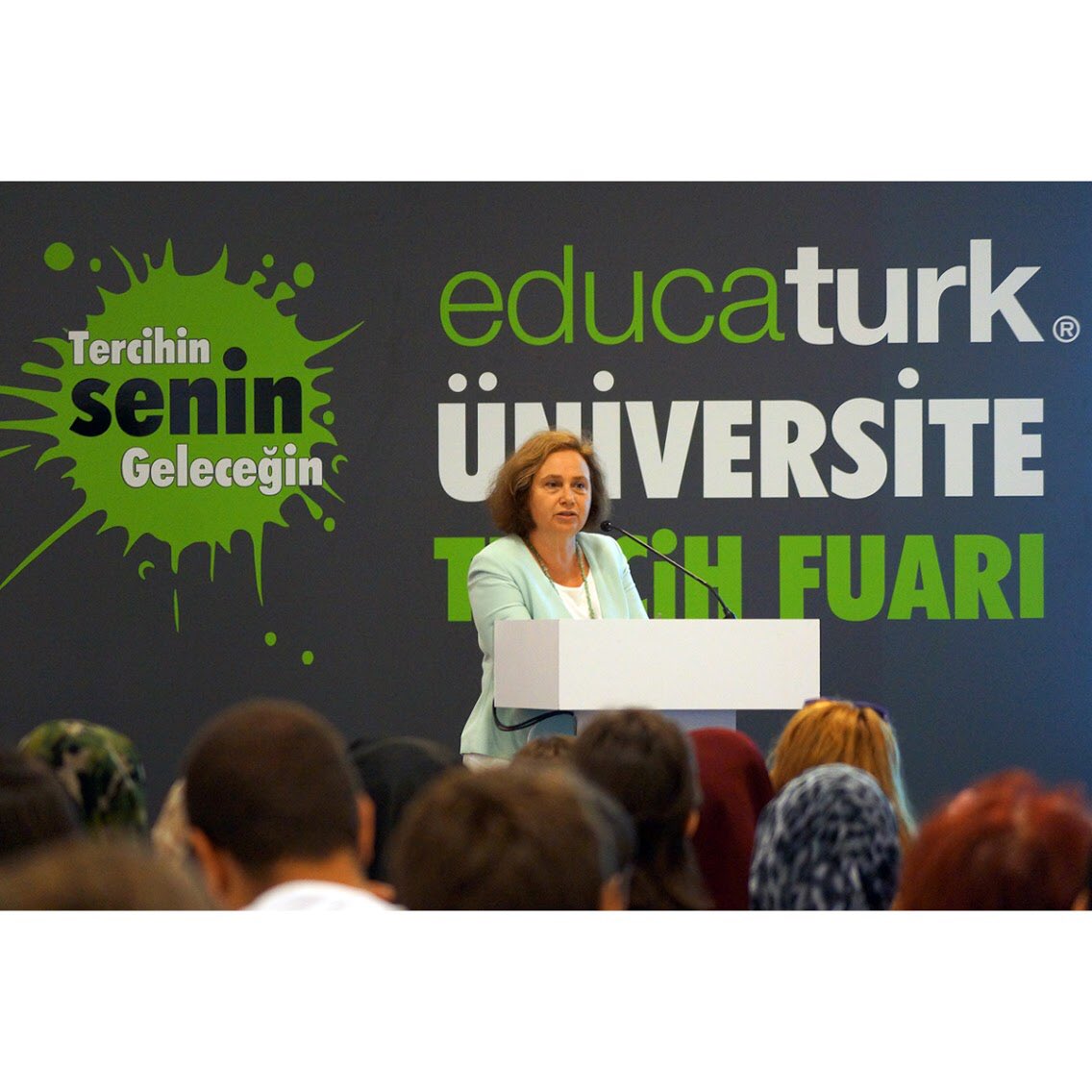 YeditepeUni's tweet photo. Rektörümüz, @educaturkfuar 'da ünv. adaylarıyla buluştu. Başarılı bir gelecek planlamak isteyen tüm adayları standımıza bekliyoruz. https://t.co/lx1HvdJhss