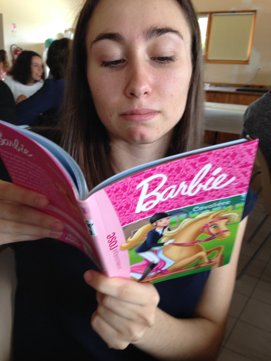 aelththryth's tweet photo. Tawny va t-elle gagner le concours de saut avec sa cavalière Barbie? #TropDeSuspense https://t.co/1RCtn6xpn8