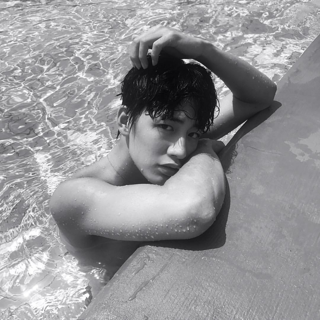 actor_seunghwan's tweet image. Seriously 👀
#lookingyou