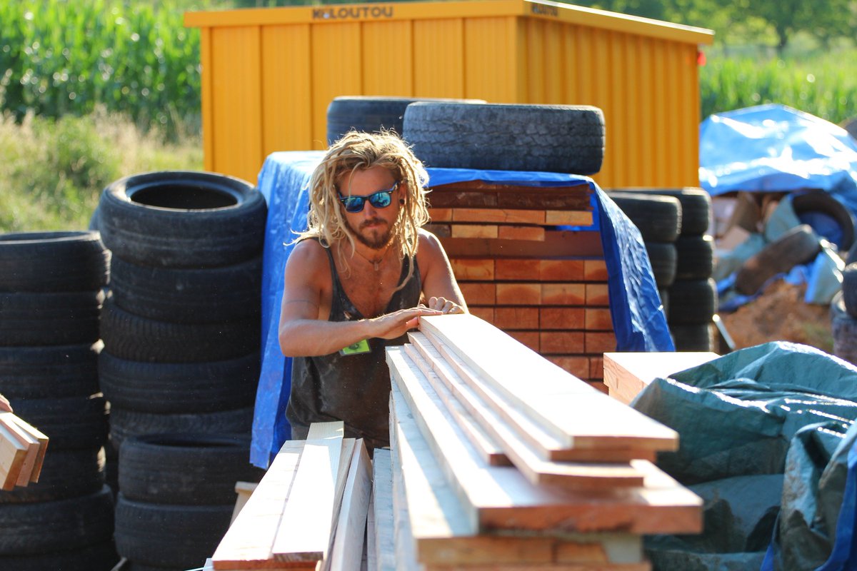 earthship_HQ's tweet image. We are thrilled 2have our EARTHSHIP ACADEMY in Europe, and we are enjoying working in France, thanks to Diego Sancristan for these pictures!