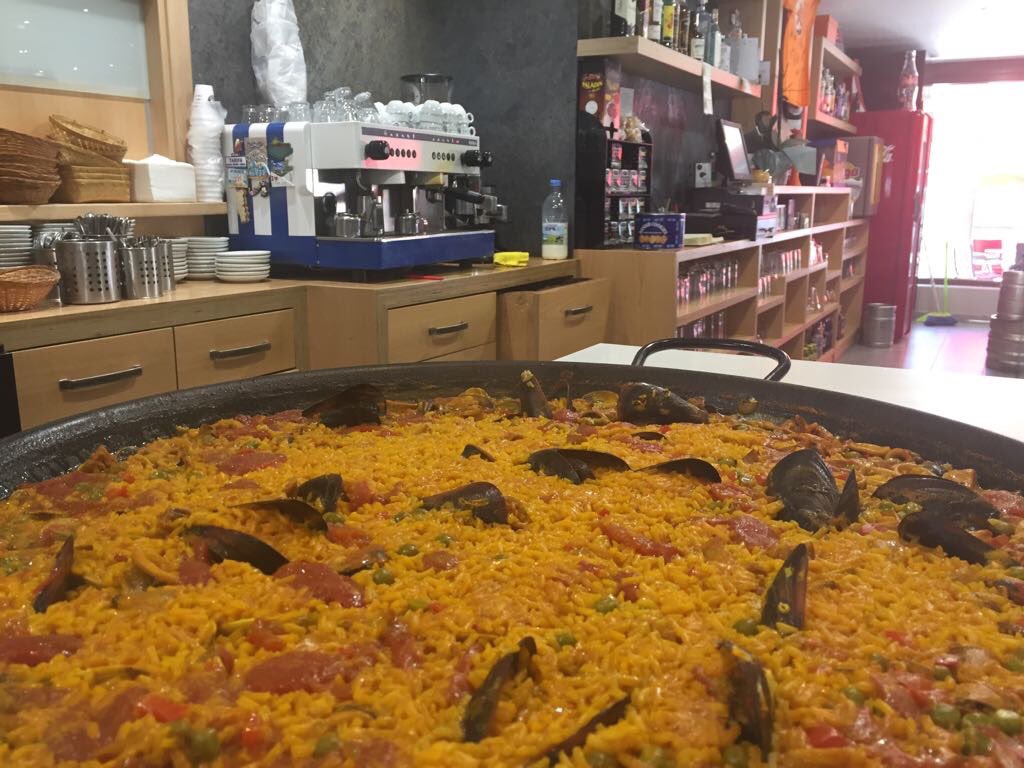Sieiro_91's tweet photo. Conoces la #paella del @Sieiro_91?
Puedes probarla los sábados y domingos
Si estas de antojo, te la hacemos por encargo
Te la vas a perder? https://t.co/pAaaQnbsUz