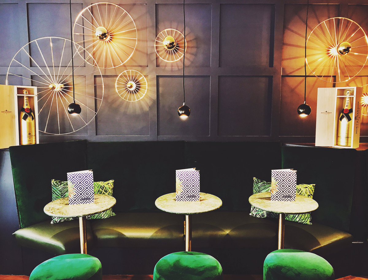 HemingwaysBar's tweet photo. We have two tables that have just become available for this evening! Call or email now to book🍾
02089447722 • emma@hemingwaysbar.co.uk https://t.co/Ob9vSKl2KV