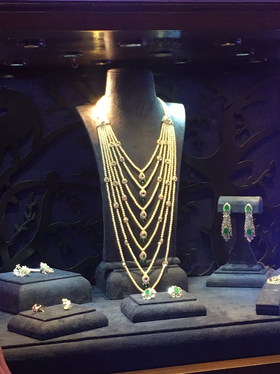 ShreyaSolankii's tweet photo. Attended an amazing Jewelry event by Rendezvous Luxe!
#diamondjewelry #beautifuljewels https://t.co/NsU4Z8CeEi
