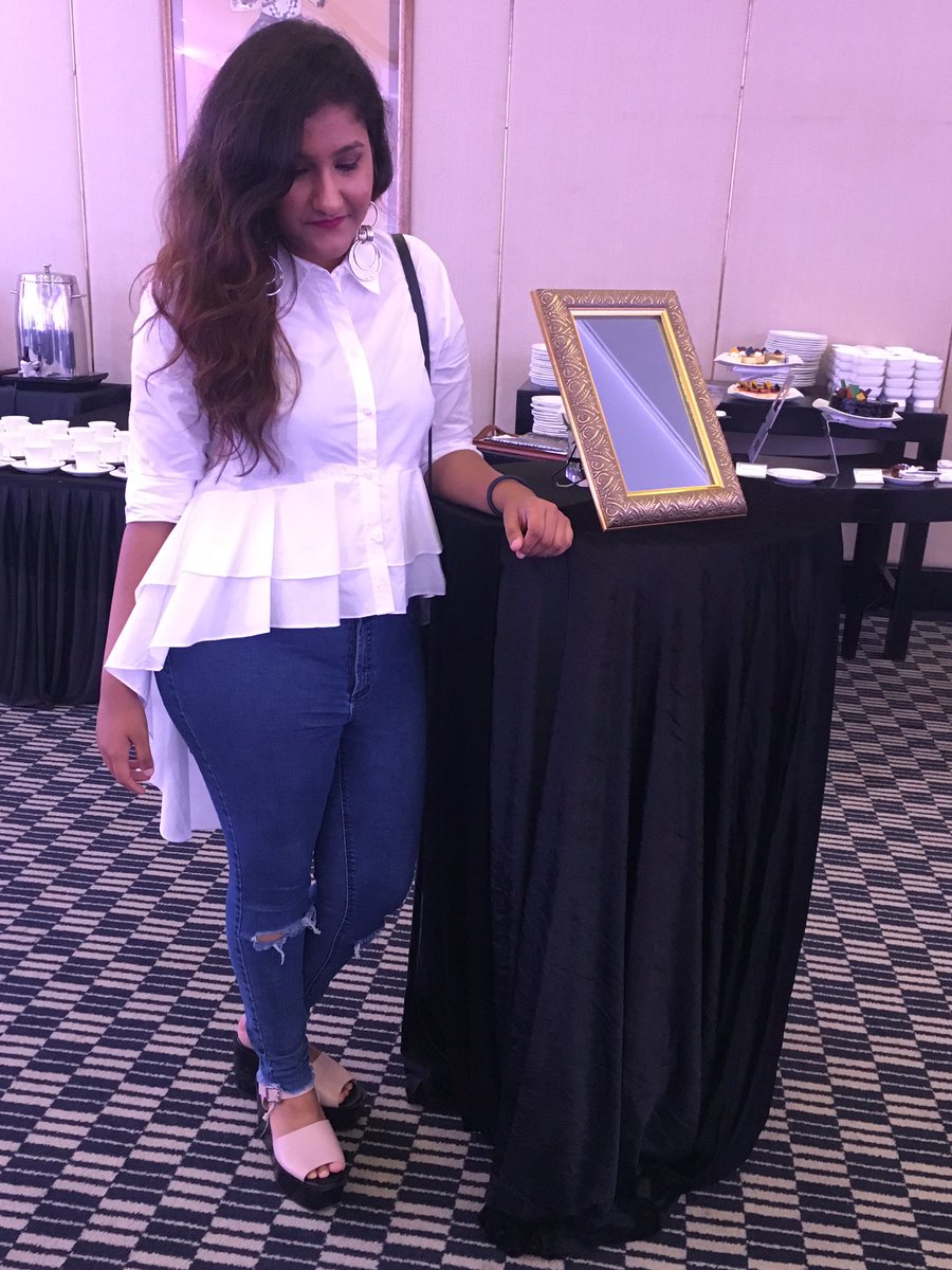 ShreyaSolankii's tweet photo. Attended an amazing Jewelry event by Rendezvous Luxe!
#diamondjewelry #beautifuljewels https://t.co/NsU4Z8CeEi