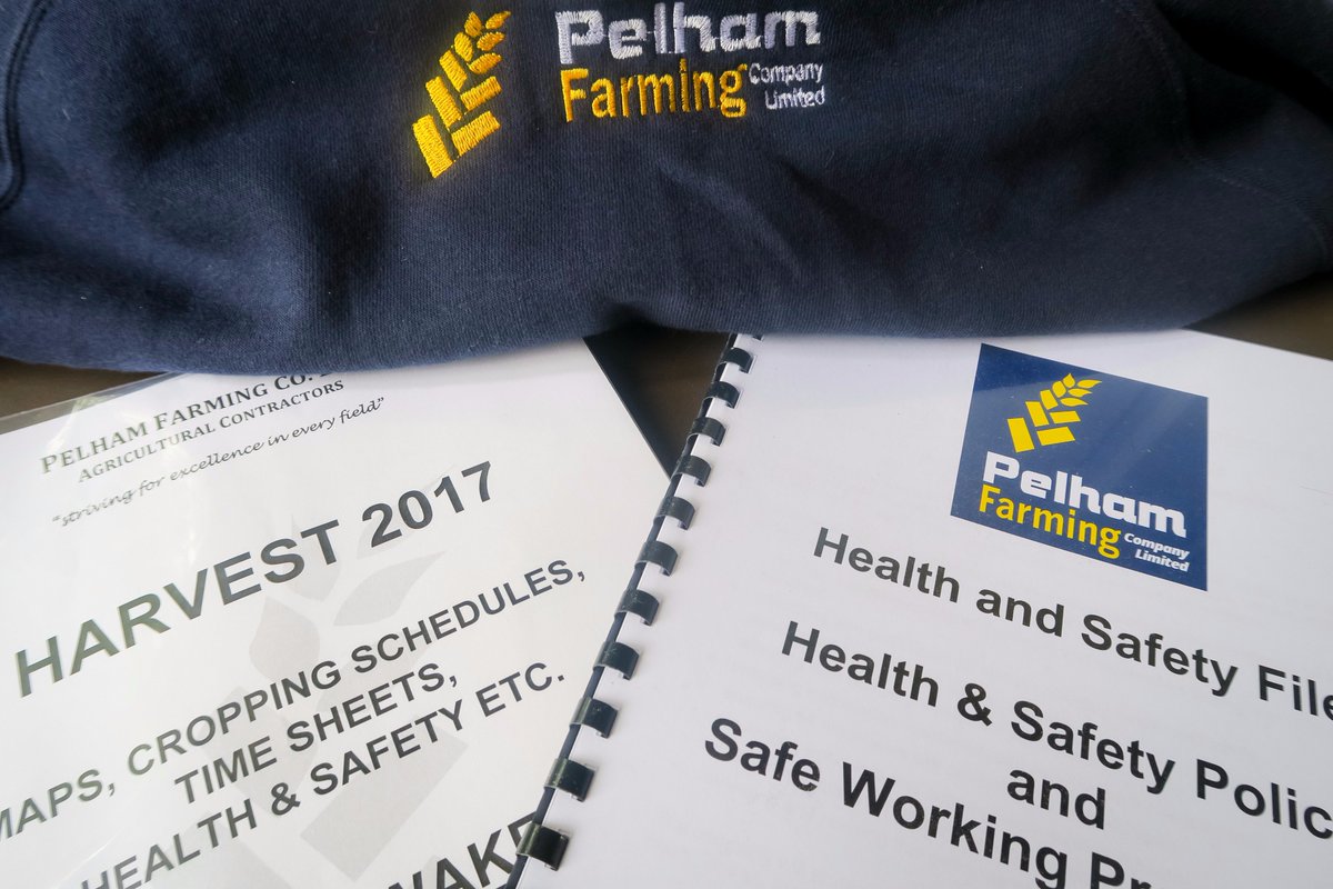 #harvest17 #healthandsafety #FirstAid, harvest bibles! Thk you Sandy Cox <a href="/nfum/">NFU Mutual</a> and Neil Bevan @ Bartram Training Services. Grt work everyone