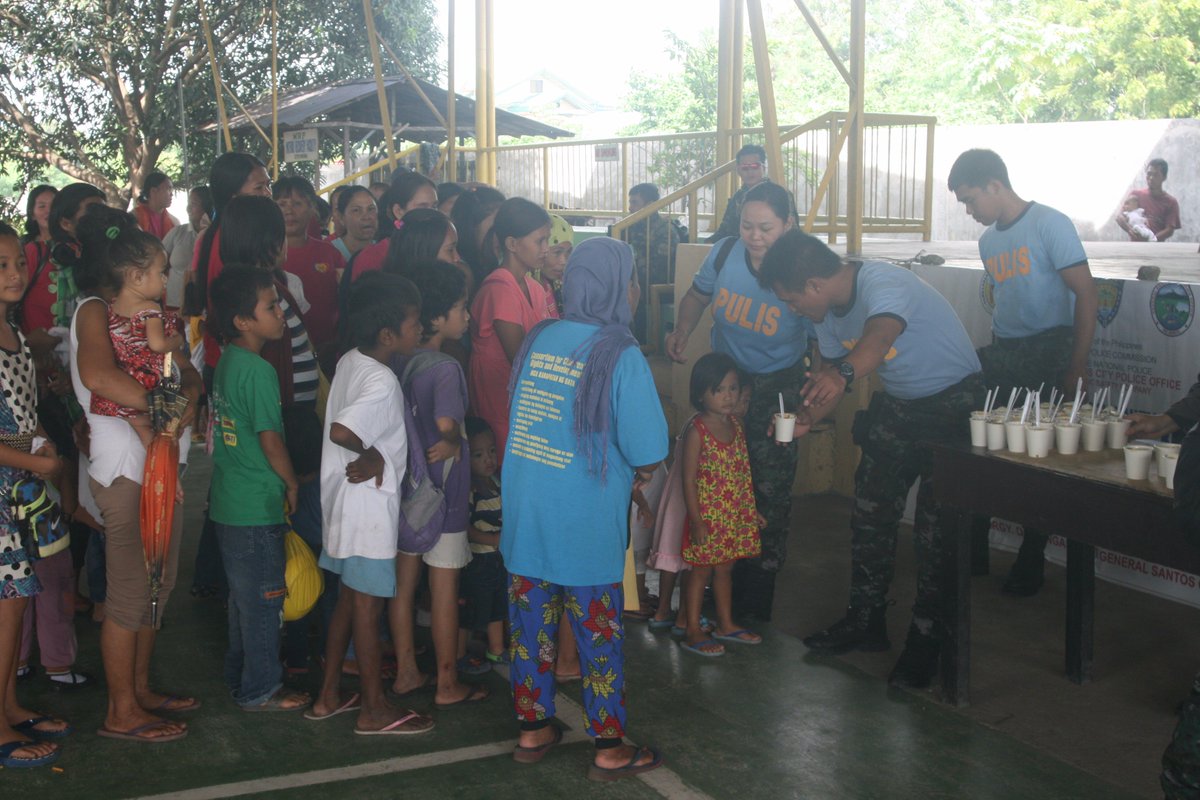42ndsac's tweet photo. @42ndsac
42SAC personnel together with PS 5 and CPSC Gensan, during Food Feeding
 Activity at Brgy Tambler General Santos City. https://t.co/awzipk3j6B