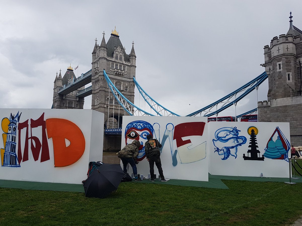 KBRILondon's tweet image. We're just warming up! Get down here now #IndonesianWeekend next to #TowerBridge