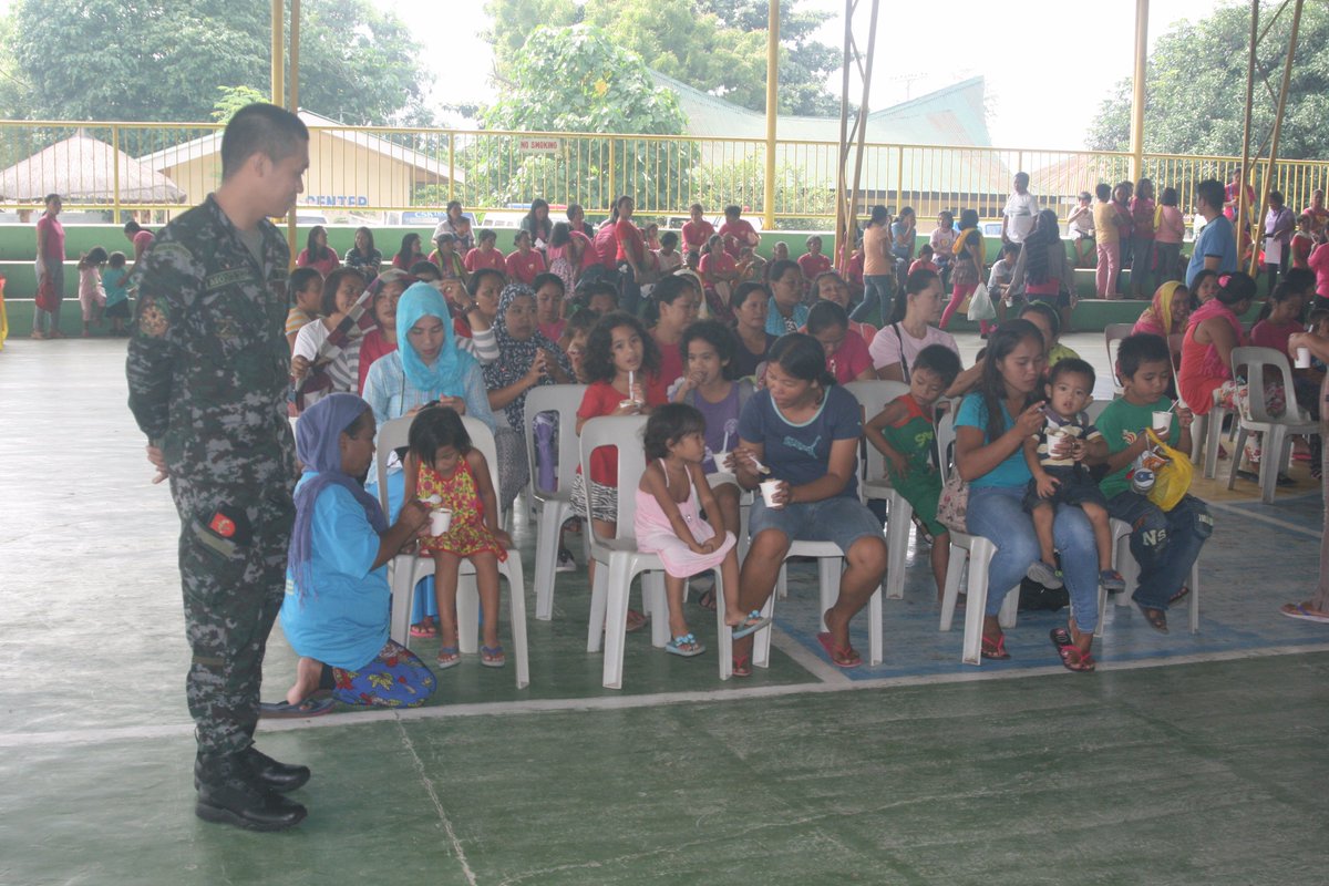 42ndsac's tweet photo. @42ndsac
42SAC personnel together with PS 5 and CPSC Gensan, during Food Feeding
 Activity at Brgy Tambler General Santos City. https://t.co/awzipk3j6B