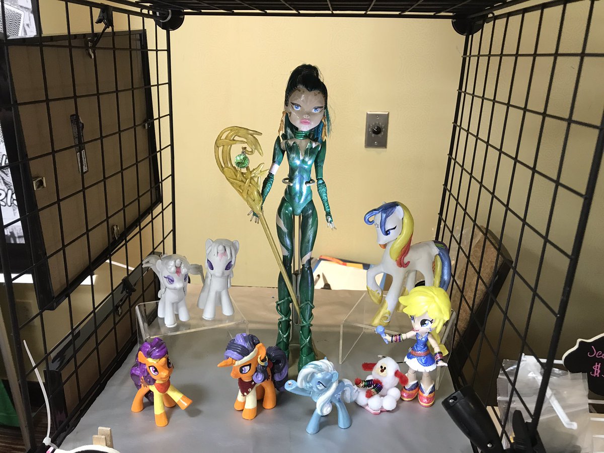TomCatPopShop's tweet photo. @Lockcityanime set up with our products for another con weekend #brony #powerrangers @CosmicKeyframe https://t.co/gPlWcG7gtn