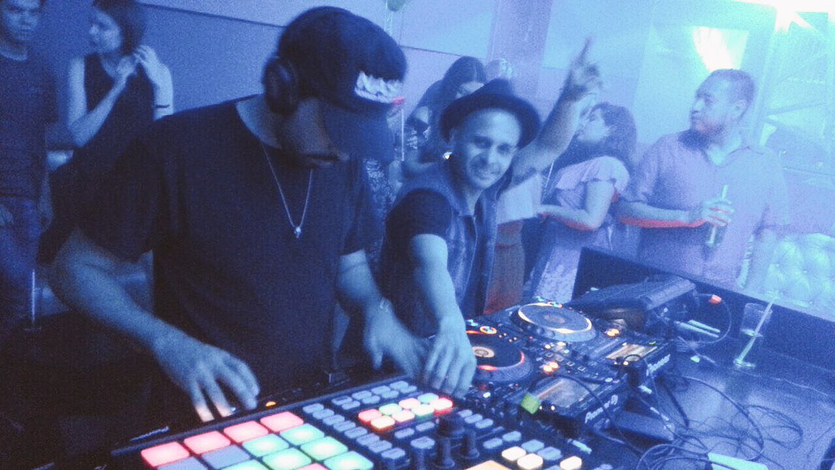 VagabondsMx's tweet photo. Chingon la banda de #Hermosillo @jakartaclubo gracias por recibirnos nos vemos pronto con el #Liveact #Vagabonds2017 #Dynamite https://t.co/pwSxMeDAXo