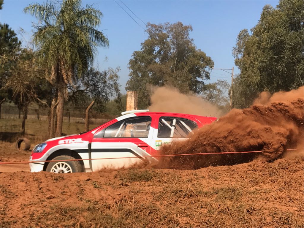 AHORA. El segundo ETIOS R5 haciendo sus primeros kilómetros de cara al #RallyAltoParana. @LD1120AMPY #LaRadioOficialdelRally