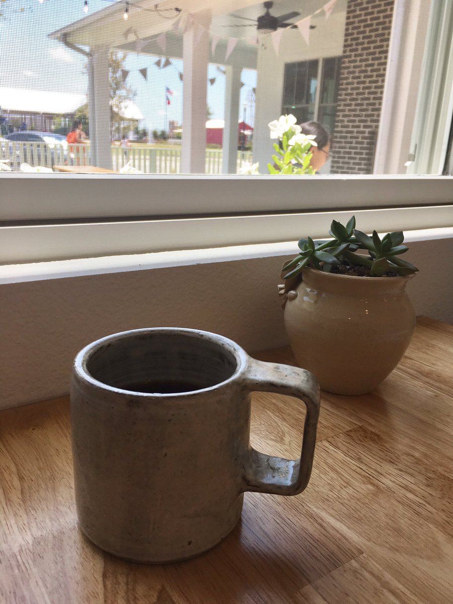 gnatpew's tweet photo. Enjoying the beautiful interior design of my lovely wife @tatteredstyle @GEORGEcoppell #coffeehouse in Coppell. https://t.co/LmQI9DblEe