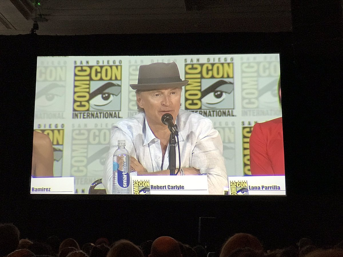 OnceABC's tweet photo. .@robertcarlyle_ speculates that Mr. Gold's first name is Barbara - "Babs Gold" #OnceUponATime #SDCC https://t.co/WgnNNC3GZA