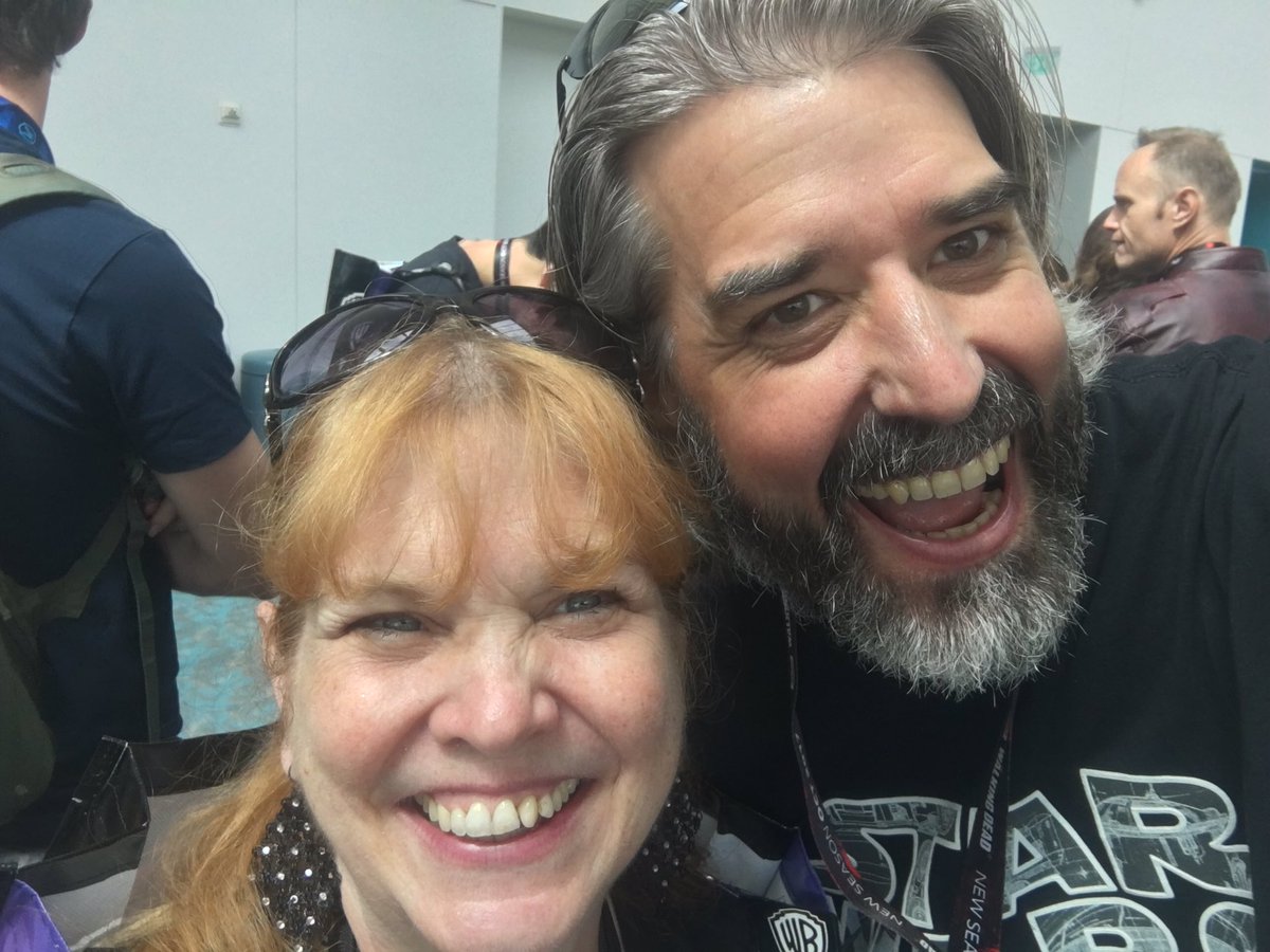 tomandmichelle3's tweet photo. First #LineSelfie of Saturday at #ComicCon!! #SDCC #SDCC2017 https://t.co/xjx1yPnSja