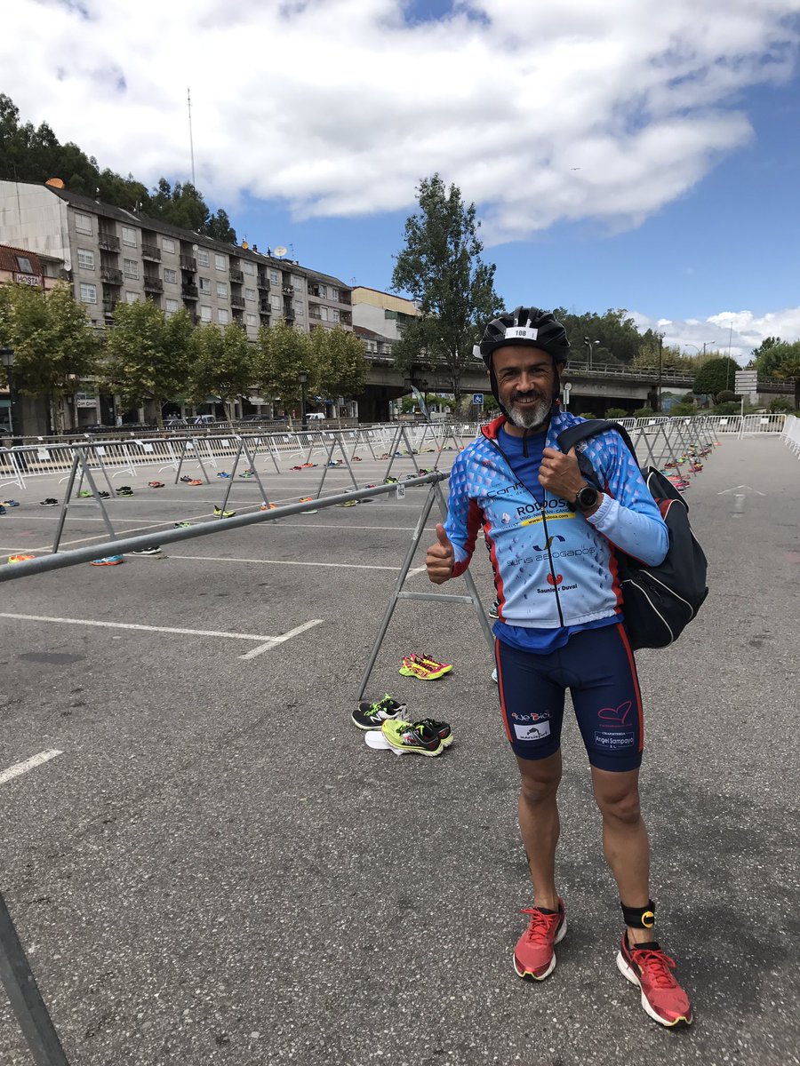 JulioBuylla's tweet photo. Primer triatlón d Redondela y como no,recordando viejos tiempos... #mochilascomoestayanosehacen #cdchoco #umbro Felicitar a la organización! https://t.co/fvZgg87t64