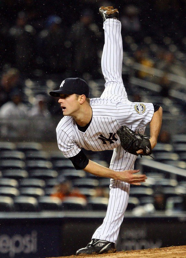 Chris_Liddell's tweet photo. Doing mental backflips of happiness that @DRob30 is back with the @Yankees!! Congrats man! #favoritepitcher ⚾ #hesback 🗽 https://t.co/1FTLtjz0Xd