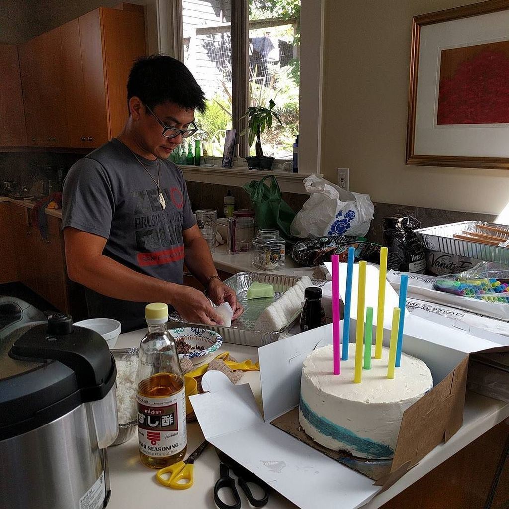 slothberr's tweet photo. Morning food prep! #Onigiris, #WeddingCake, and more! #itsjocake #JoeandStella https://t.co/Sl8IaYxzOV https://t.co/Skd0YzgmZU