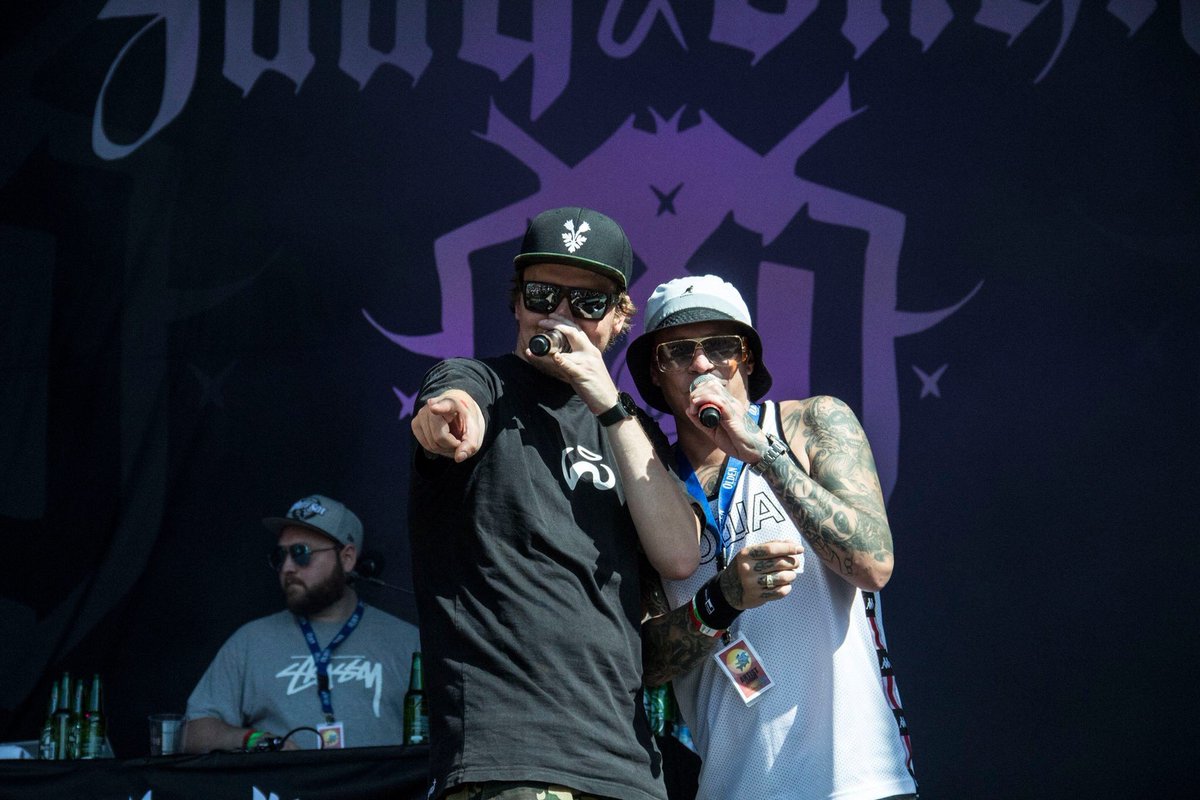 NorWrestlingFan's tweet image. @onklp og @Jaa9hmpf rocka Månefestivalen 2017 inn i en ny dimensjon i dag! 🔥🔥🔥 Fikk tatt over 300 bilder av konserten 😃