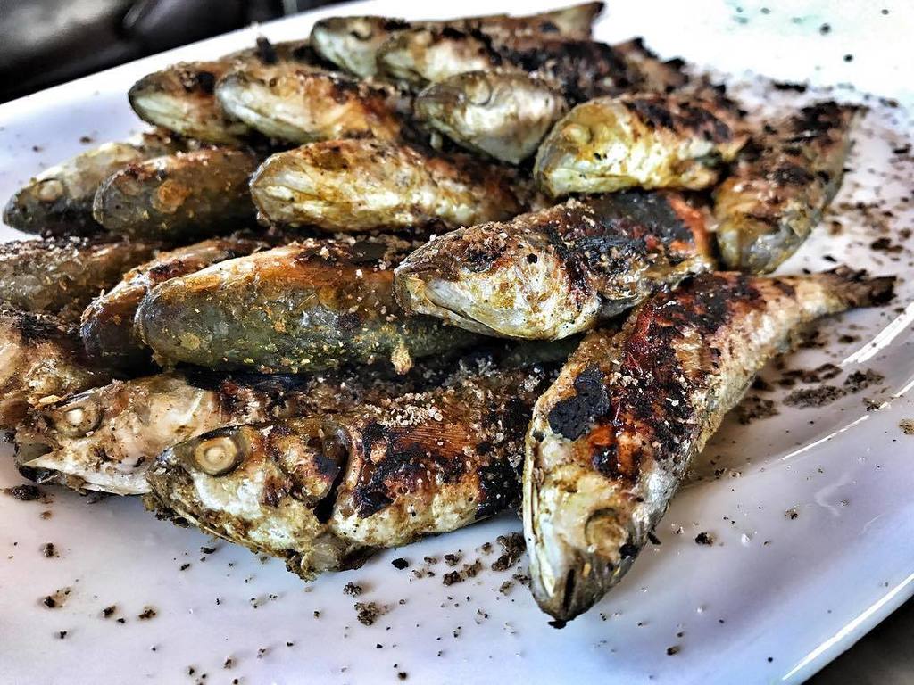 Traditional Bahraini fish lunch ... thank you Maryam for making it happen . #gulf #fish#traditionalfish #bahrain #… ift.tt/2umP5W4