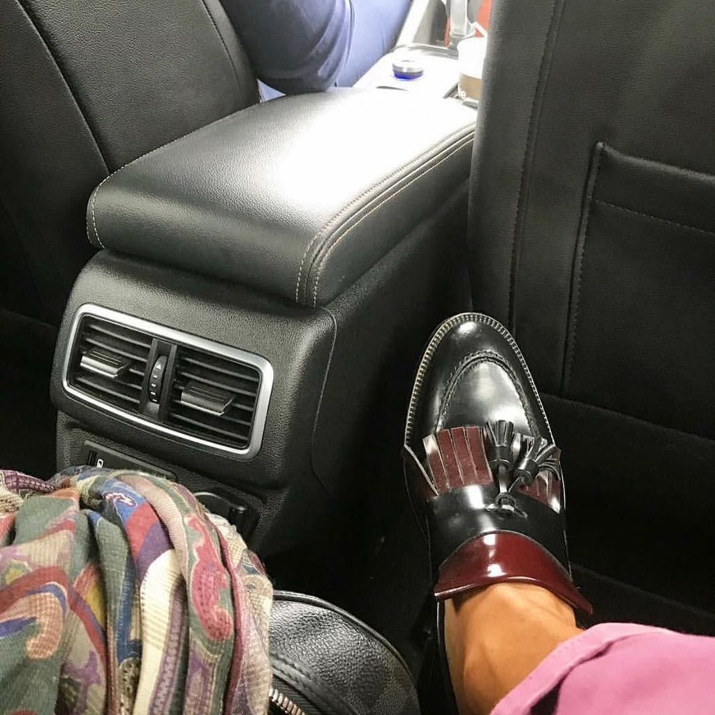 The1andOnlyPC's tweet photo. Don't mind me off to my travels... and yes with my #Italian #loafers and #louisvuitton
#style #travel #iampeter #β¦ https://t.co/BADxl02wzh https://t.co/bhURpK2Vu3