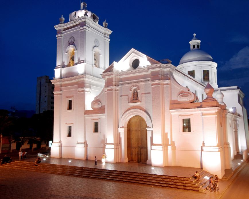 ColguestRentals's tweet photo. Para conocer: La CATEDRAL BASÍLICA DE SANTA MARTA. Es la más antigua de las iglesias en sur América y un hito importante de la cristiandad. https://t.co/Owb6ZB2ZUc