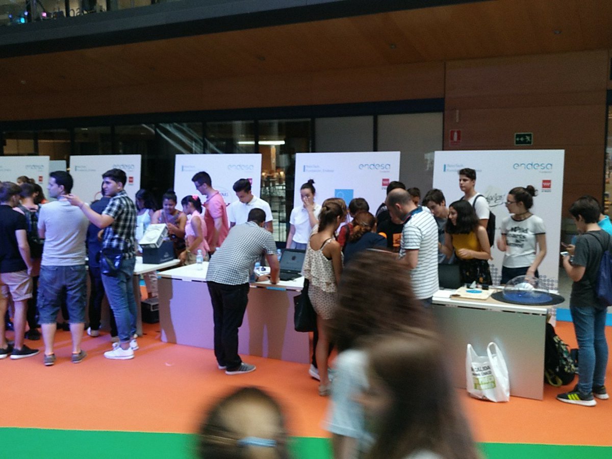 RetoTech's tweet image. #RetoTech18 está a la vuelta de la esquina. ¿Ya sabes cómo vas a hacer el vídeo para la inscripción? (Plazo abierto solo en Septiembre)