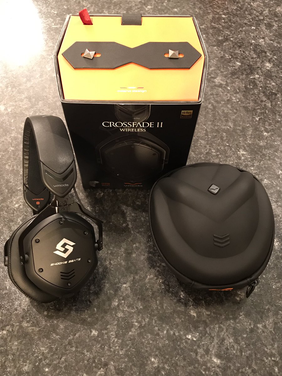 soundbox_ent's tweet photo. New 🎧 🔥 💗
#vmoda #crossfade2wireless #soundboxent #unboxing #shookiebeats #mobiledj #dj #djs #festa #party #poolpartyvegas #pgh #412 https://t.co/TKA2NUhFJW