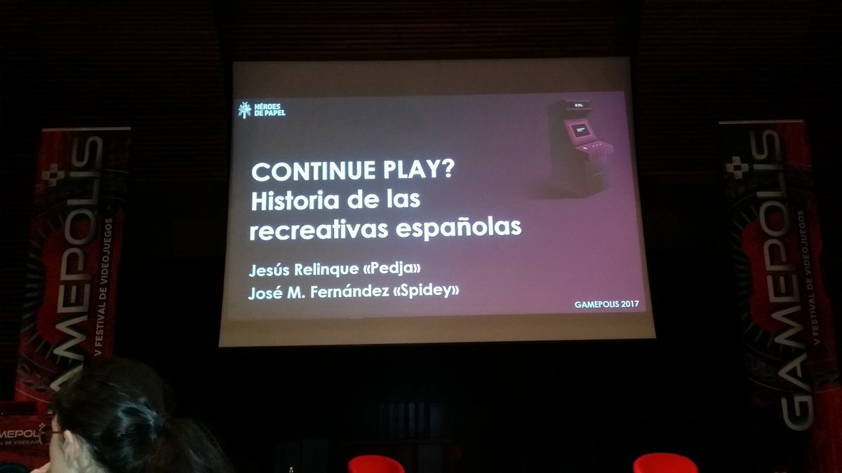 grayfox1977's tweet photo. Genial conferencia y mejor libro (firmado) #ContinuePlay? de @Metodologic y @PedjaPixeblog en #Gamepolis2K17 con @fiteblog como fotógrafo. https://t.co/QWVNd0EUHi