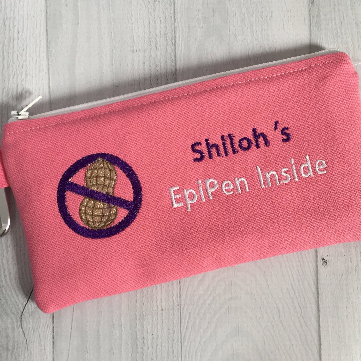 lizkingdesigns's tweet photo. I can customize it to suit your needs.  #foodallergyawarness #epipen #anaphylaxis #foodallergies #FARE #faactnews #notnuts #peanutallergy https://t.co/lTJfTpVXqz