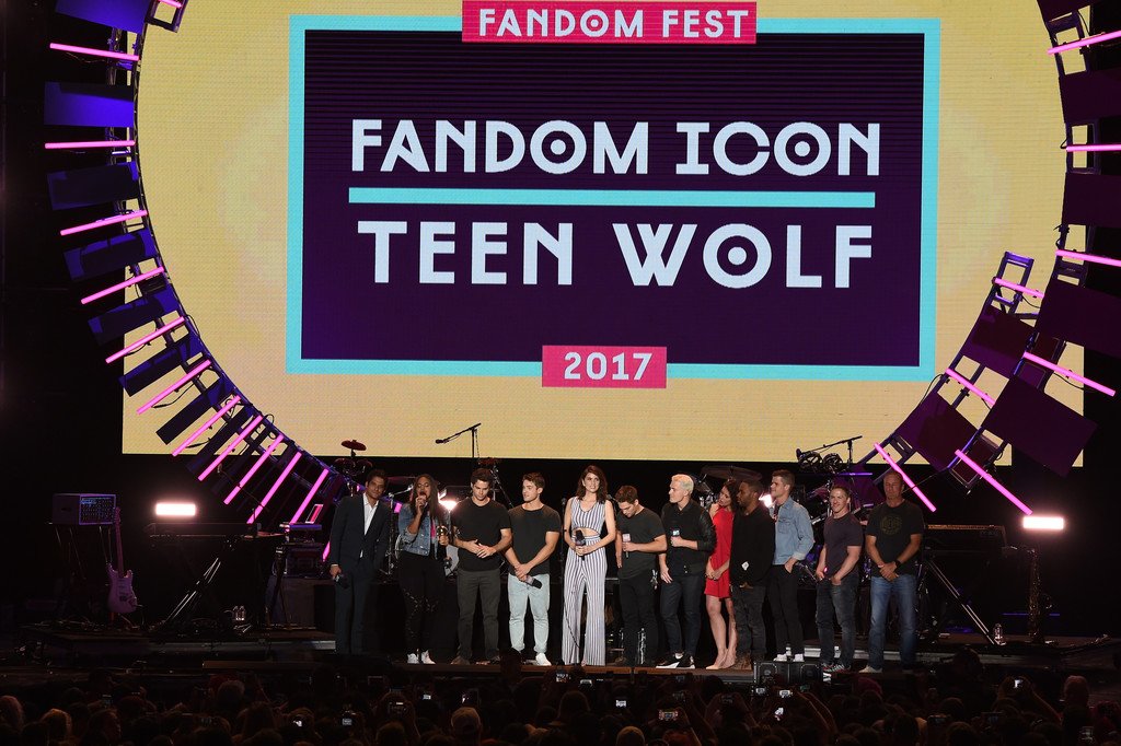 [WEB]: Actualización de galería, fotos en instagram y las fotos de los MTV Fandom:
carvertwinsweb.net/21-julio-mtv-f…