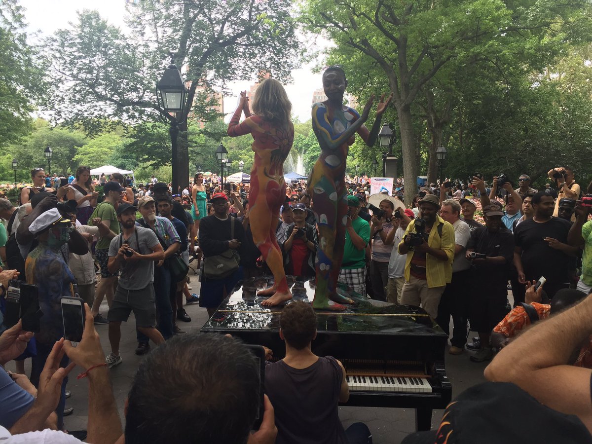 jwphotonyc's tweet photo. #bodypaintingday #HCANYC17 #humanconnectionarts Just a few new friends dancing on a piano. https://t.co/hqDuZU1WG2