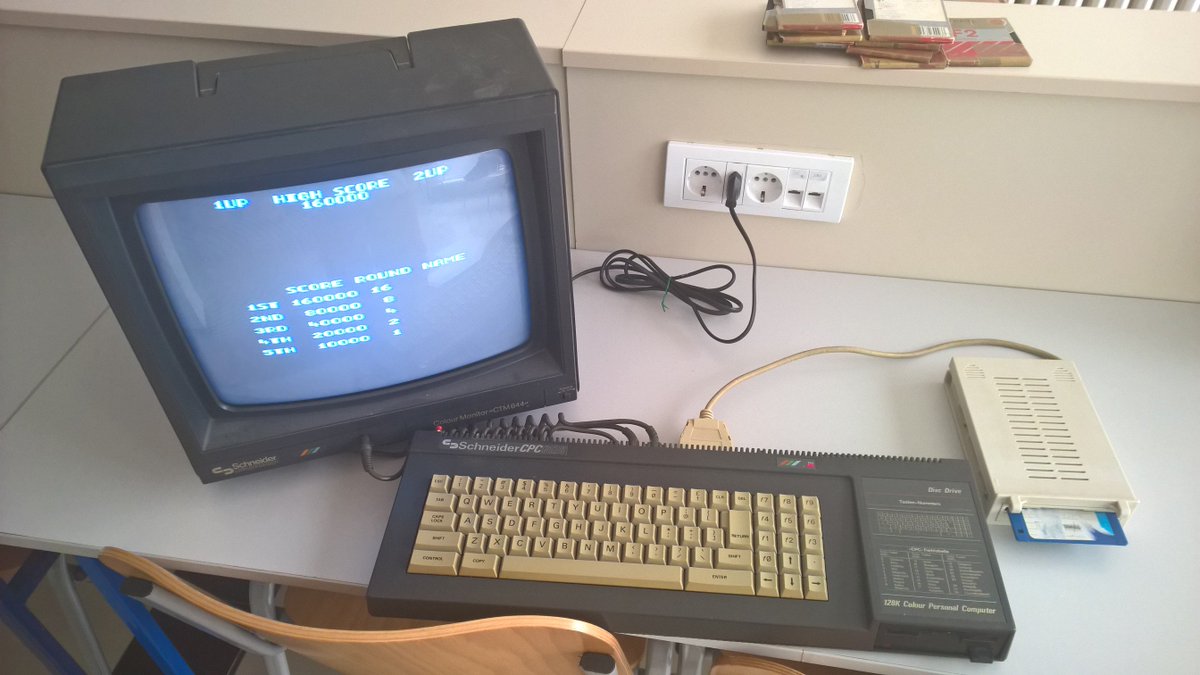 スコア Spent this day at nice retro meeting. Lot of old computers