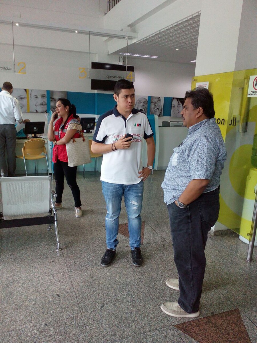 personeriacali's tweet photo. Personero de Cali  @HectorHMontoyaC Constatando atención a usuarios de #Cafesalud. //@TwiterosCali @alexduran76 @ALEXCAMINA https://t.co/T835djaXV4