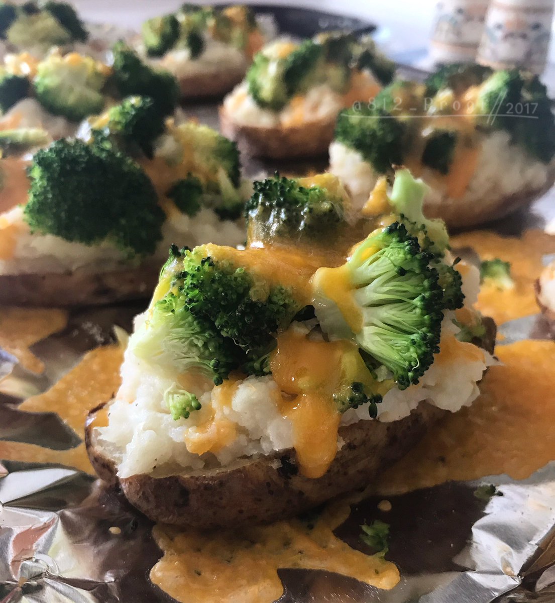 812Proof's tweet photo. The perfect side dish - easy, delicious, &amp; healthy! Skinnytaste Broccoli &amp; Cheese Twice Baked Potatoes 😍 #healthyrecipe #recipeoftheday #eat https://t.co/BhmuTrqgQg