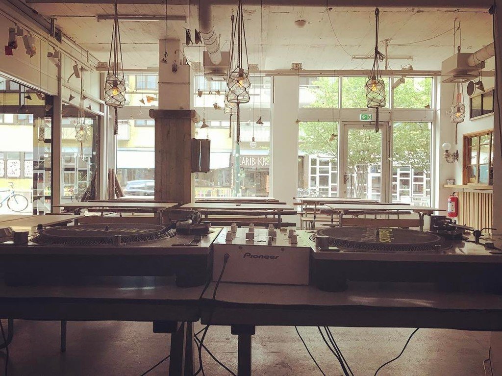 Soderom's tweet image. 4 Dj&apos;s!!! 😎🎉🎼❤️Ikväll är det avslut för denna delen av Söder Om Småland! Kontraktet går ut och vi kommer rocka restaurangen som den var frå…