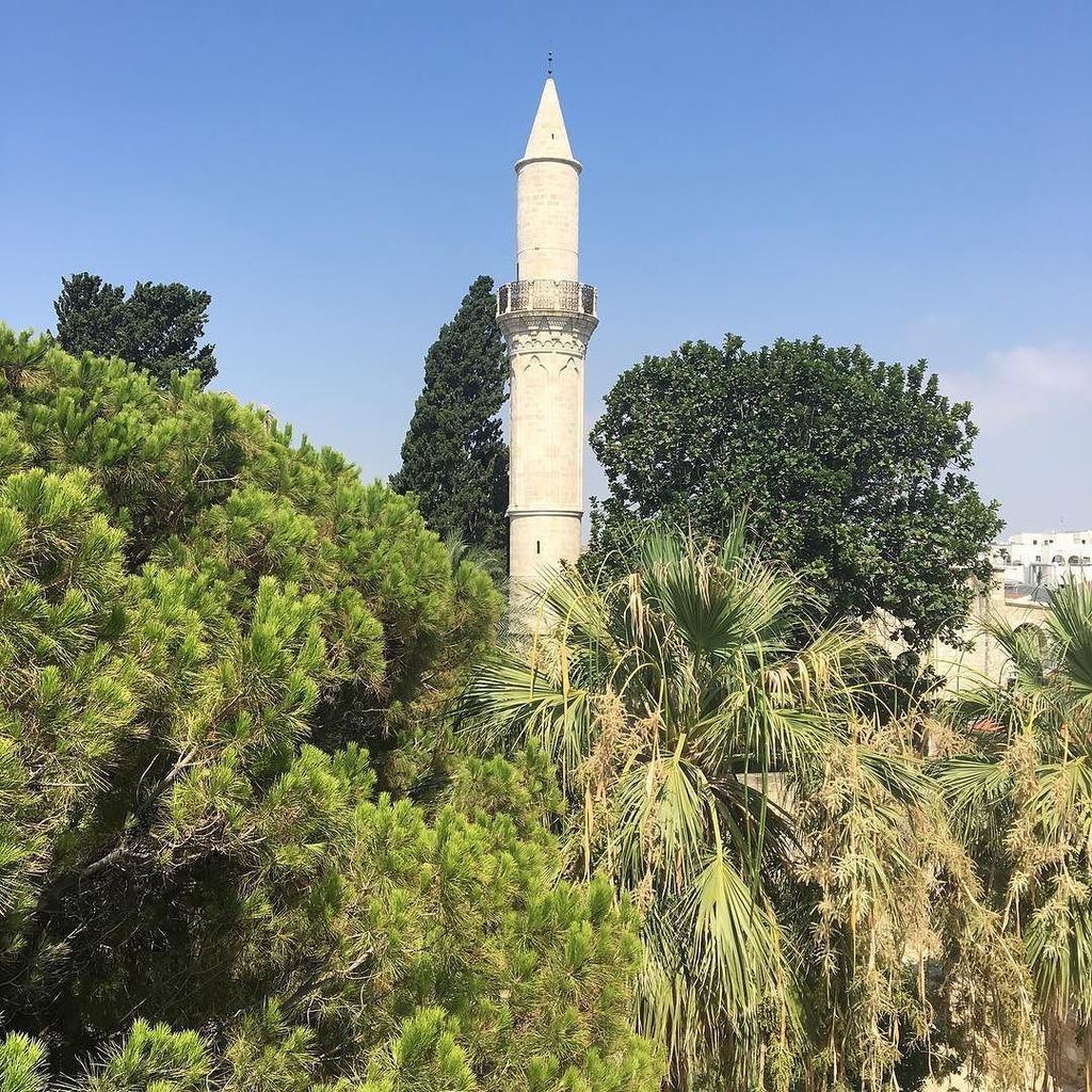 RHolesovska's tweet photo. #thingstodoincyprus #larnaca #bigmosque #minaret https://t.co/acyUSg01vY https://t.co/OU6YrZEzWz