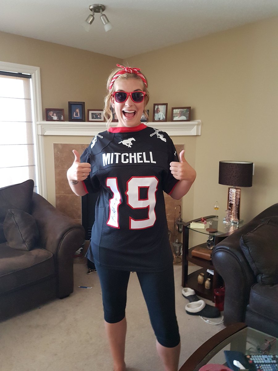 jaclyn613's tweet photo. No more 'rider fans are dumb' jokes from @StricklandJess. This is how she put on her jersey #jerseygamestrong #AlbertaAF https://t.co/dosXvOgy1c