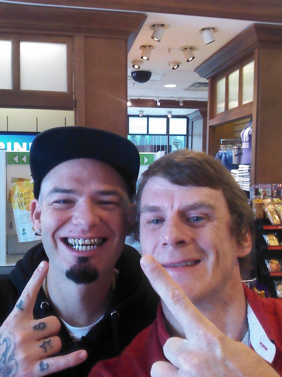 TravassM's tweet photo. In case ya dont know @paulwallbaby Is a bad motherfucker. Dude had me star struck af , speechless shit. Cool mf https://t.co/wSmTbSQ1Xq