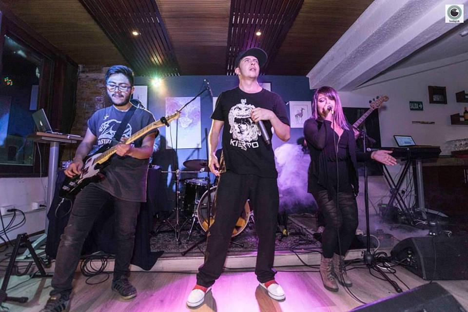 GhettoOfic's tweet photo. Kierto comenzó su carrera musical en el 2010 en Quito y estará en el #GhettoFest Edición 2017 https://t.co/hTJPrnWa25 https://t.co/e3vQBswTbR