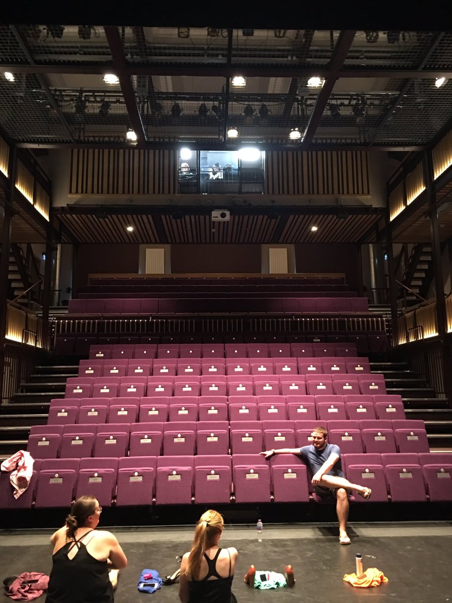 weblies2k17's tweet photo. It's show time!! https://t.co/wMaQadBkGP