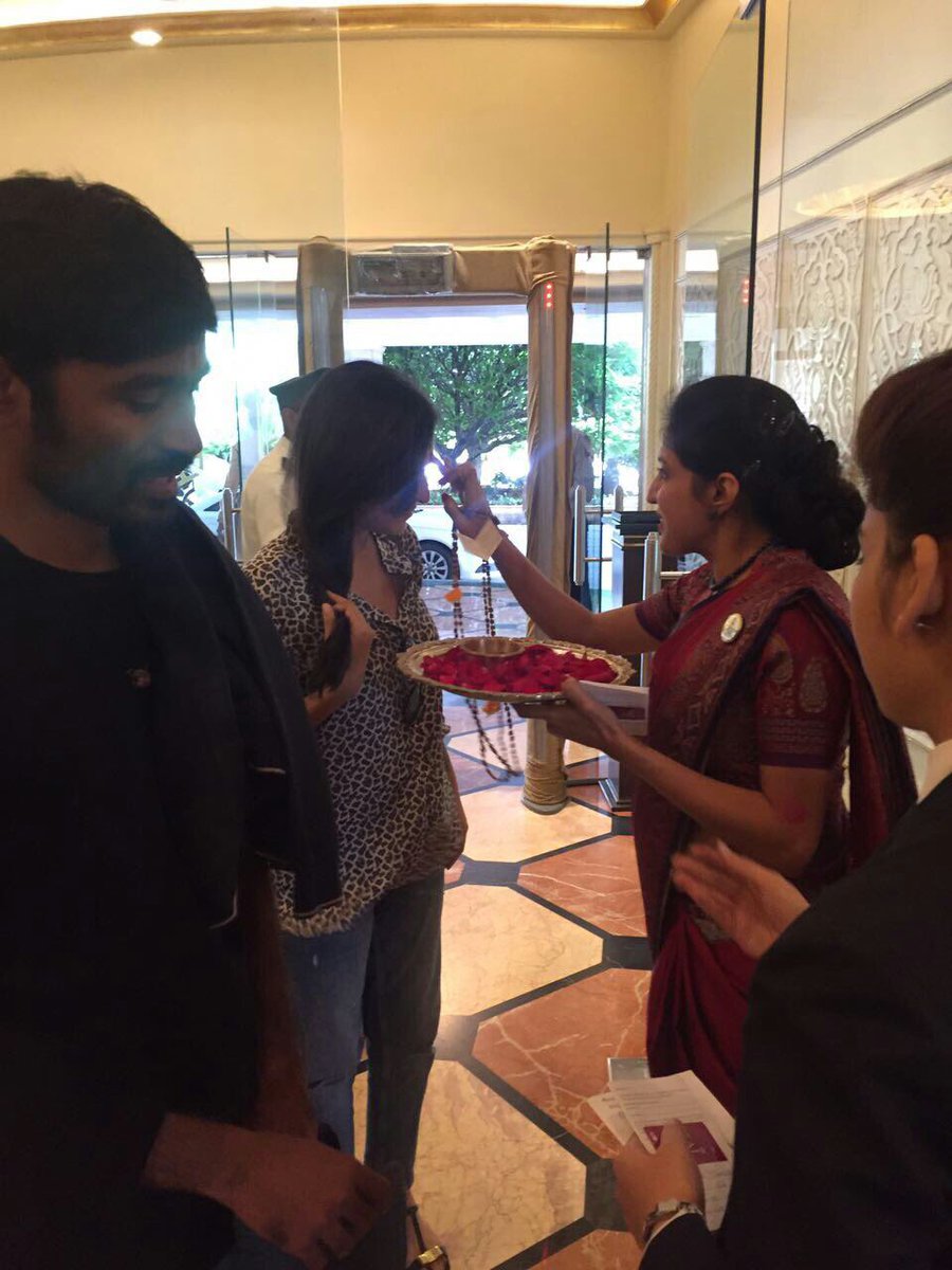 SoundaryaRajniF's tweet photo. D'sir Reached Hyderabad today for #VIP2PressMeet 😇 😍
PIC From Hotel @TajKrishnaHyd at #Hyderabad
@dhanushkraja & @soundaryaarajni https://t.co/682DPgQFep