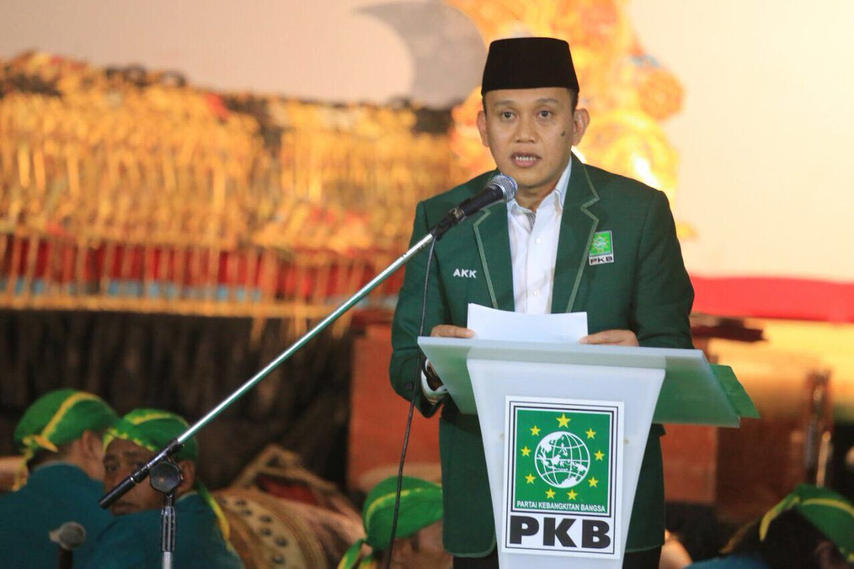 Lee_Hasyiem's tweet photo. Sambutan #Harlah19PKB oleh sekjen @DPP_PKB Bapak @Kadir_Karding "Selamat Kepada Pemenang #KitabKuningPKB
@PKBTV @FraksiPKB https://t.co/uScE8EIuQW