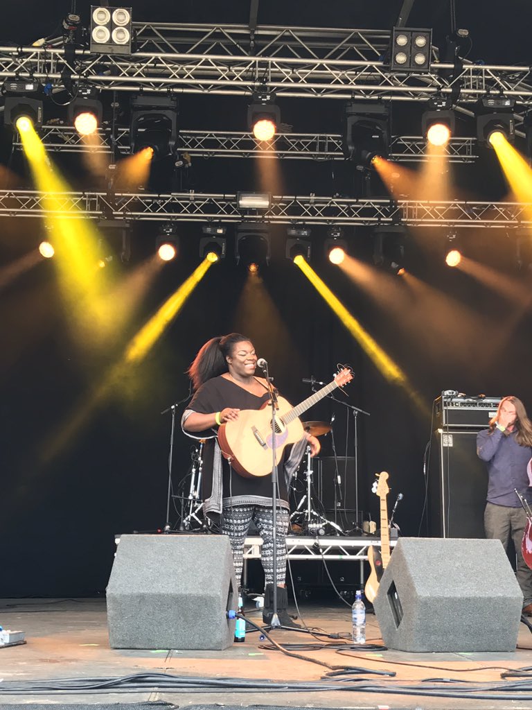 alttickets's tweet photo. It's only early but we've already seen so many amazing artists! Here's @iamyolacarter on the Main Stage! #altatSplendour https://t.co/DGU38i7unq