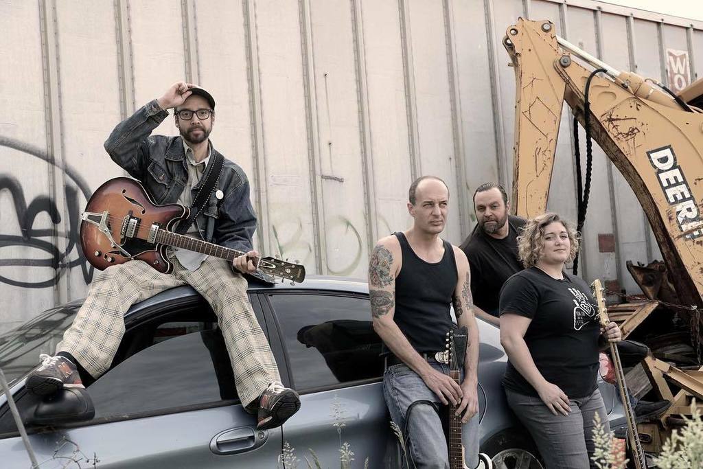 mattysheets's tweet image. @thecoldrollers are at @test_pattern_bar tonight w/ @breadfootmusic &amp;amp; KDB #wsnc #ncmusic @artoffreedom @kitdean @e… ift.tt/2eDPUpp