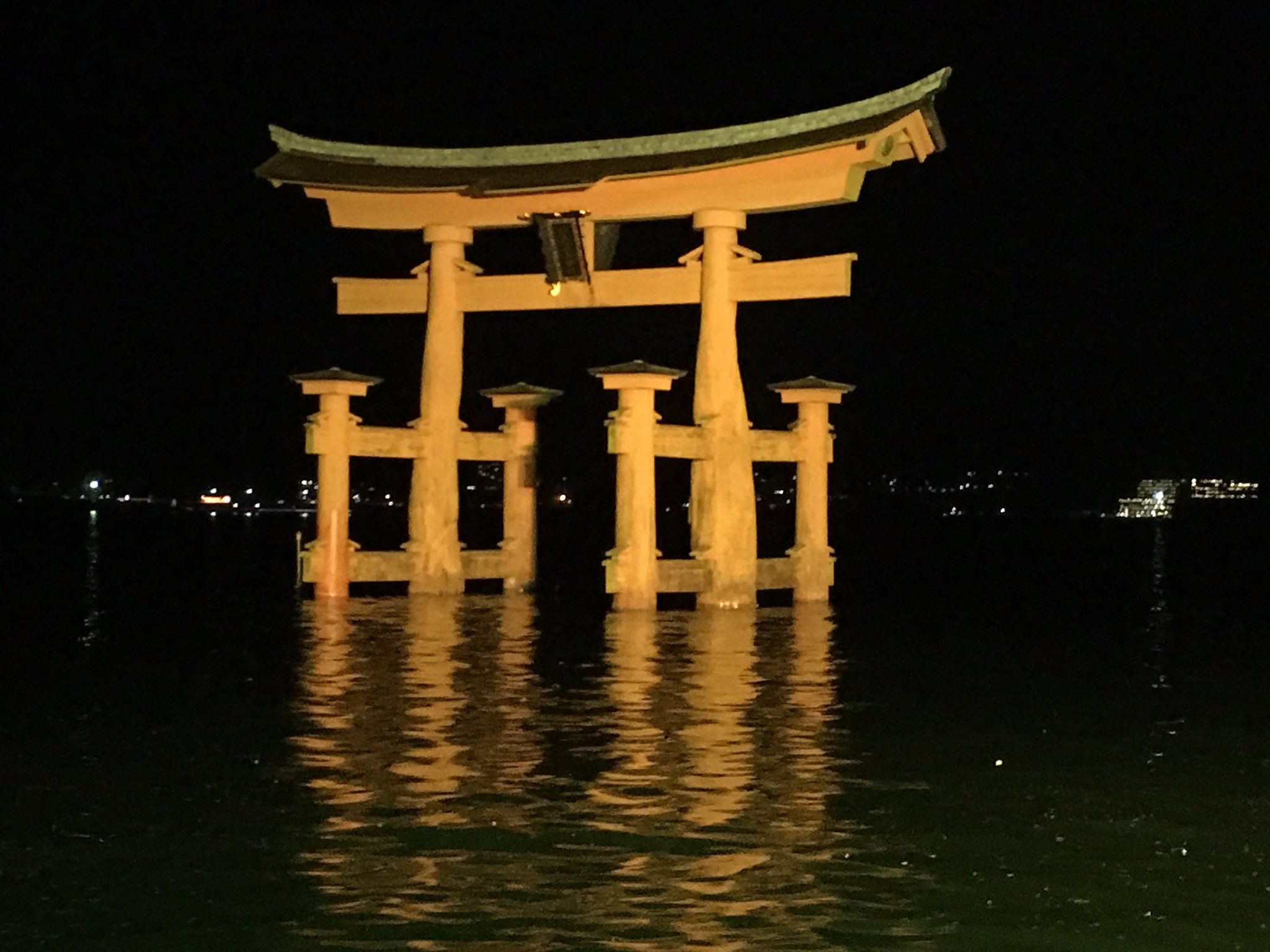 Green Mmm 夜の宮島 ライトアップされた厳島神社の素晴らしさに心を奪われつつ 旅行二日目が終わる 広島 宮島 厳島神社 T Co Flnziyt9oi Twitter
